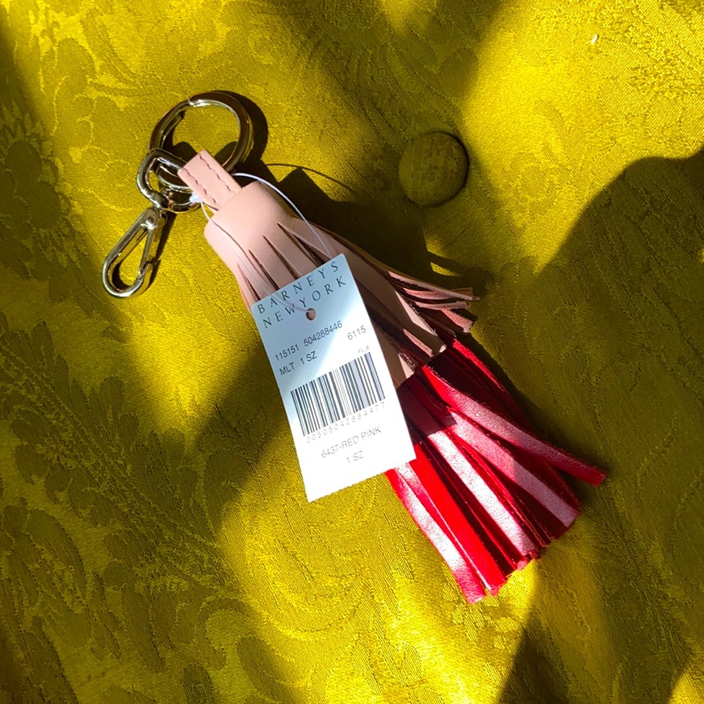 😍Barneys NEW YORK TASSEL Keychain Key Ring Holder